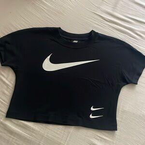 Nike women cropped tee